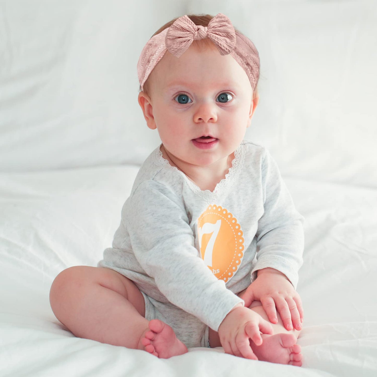 Baby Mädchen Turban Elastische Stirnband-Schleife (2er-Set in Rosa und Weiß)