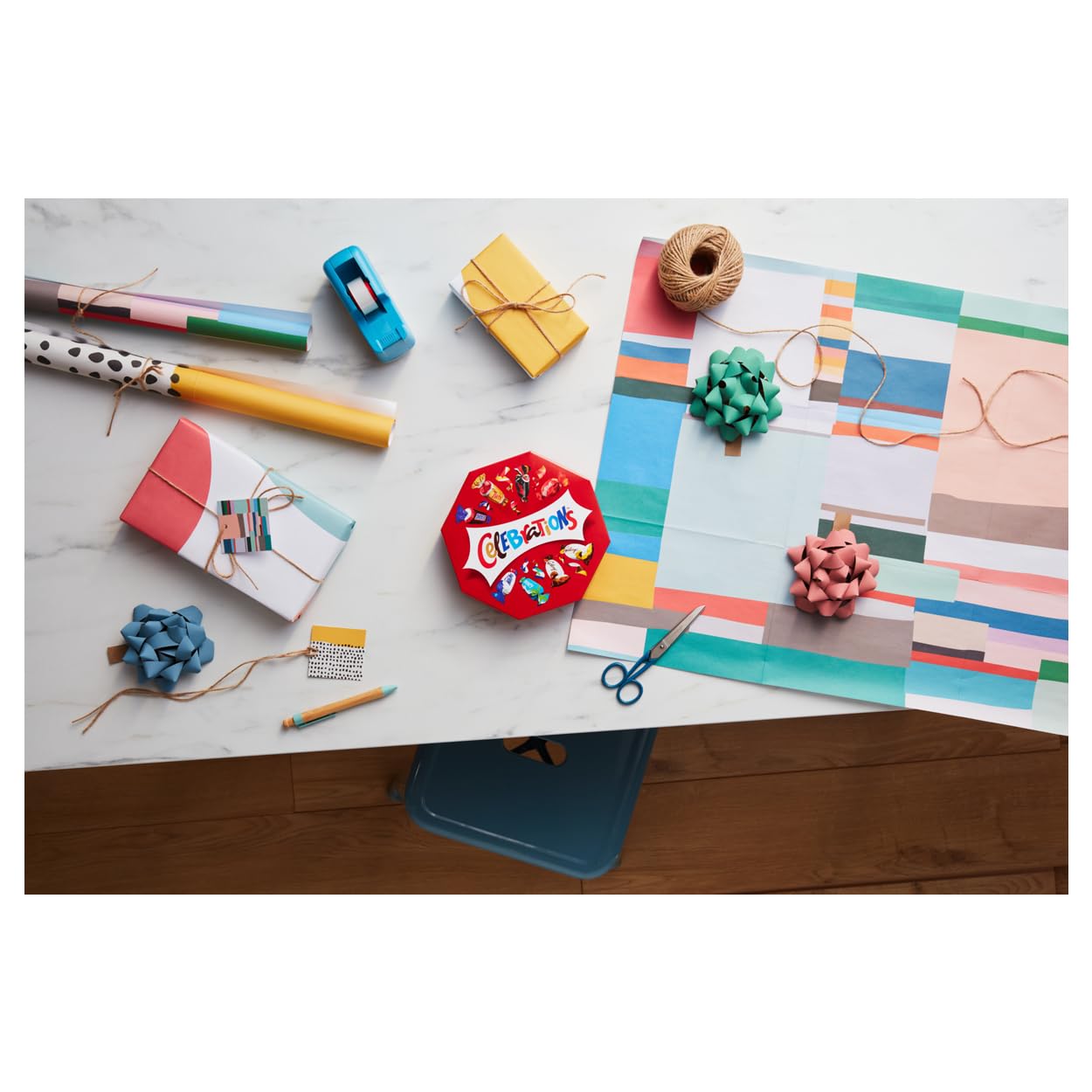 Celebrations Vollmilchschokoladen-Geschenkbox mit Mini-Schokoriegeln (8x 269g)