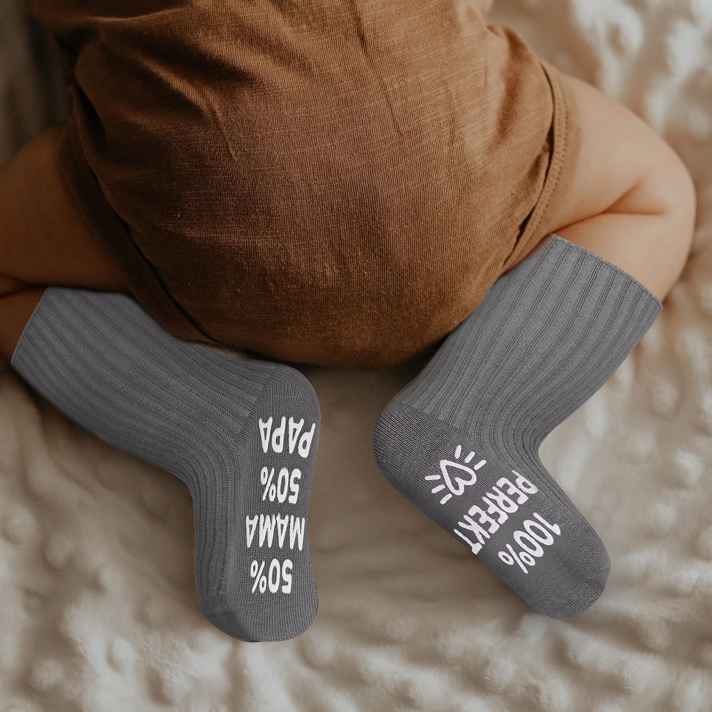 Belloxis Baby Socken (4 Paar): Lustige Textaufdrucke & Rutschfest | Für Babys von 0-12 Monaten