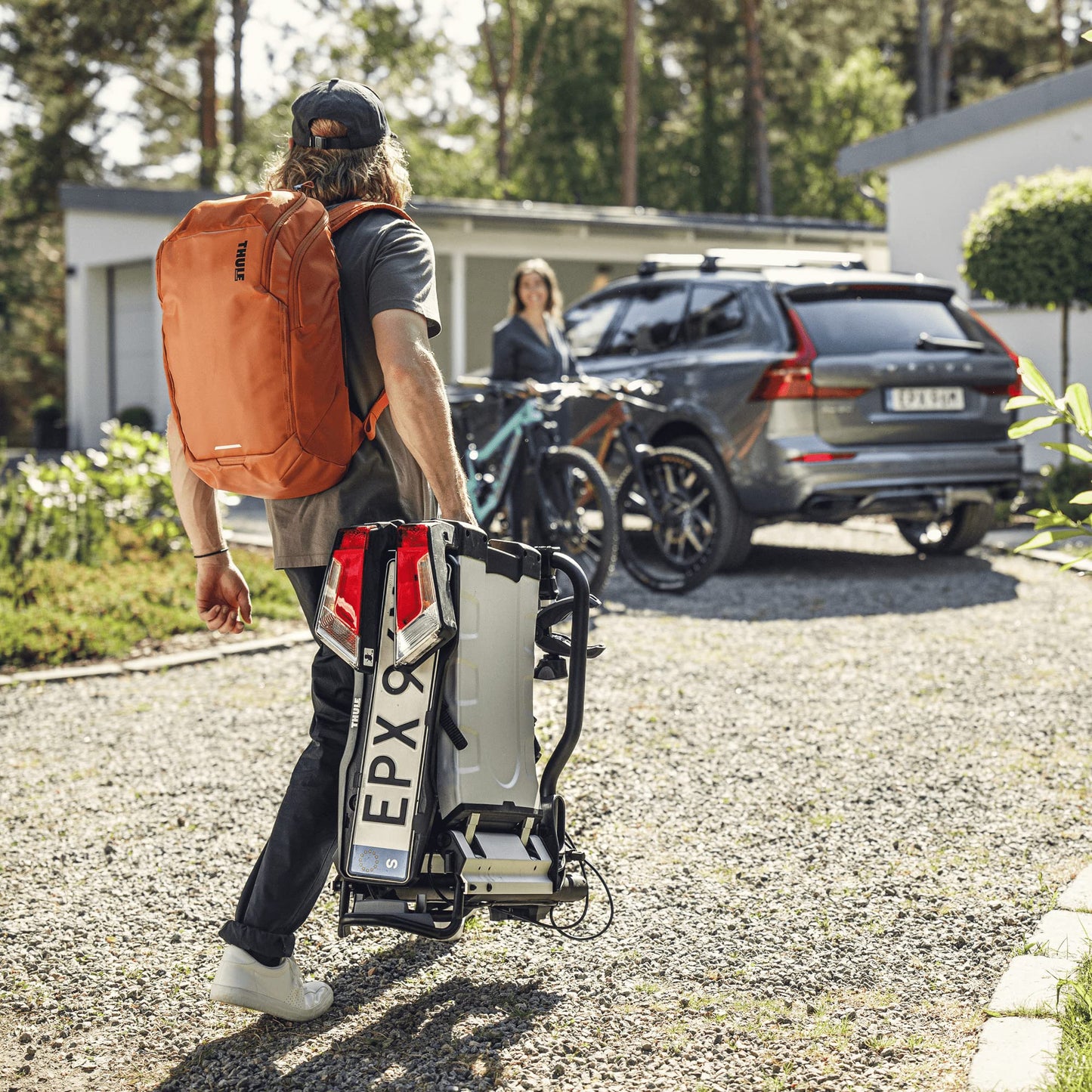 Thule EasyFold XT Fahrradträger für Anhängerkupplung für 2 Fahrräder (Schwarz-Aluminium)