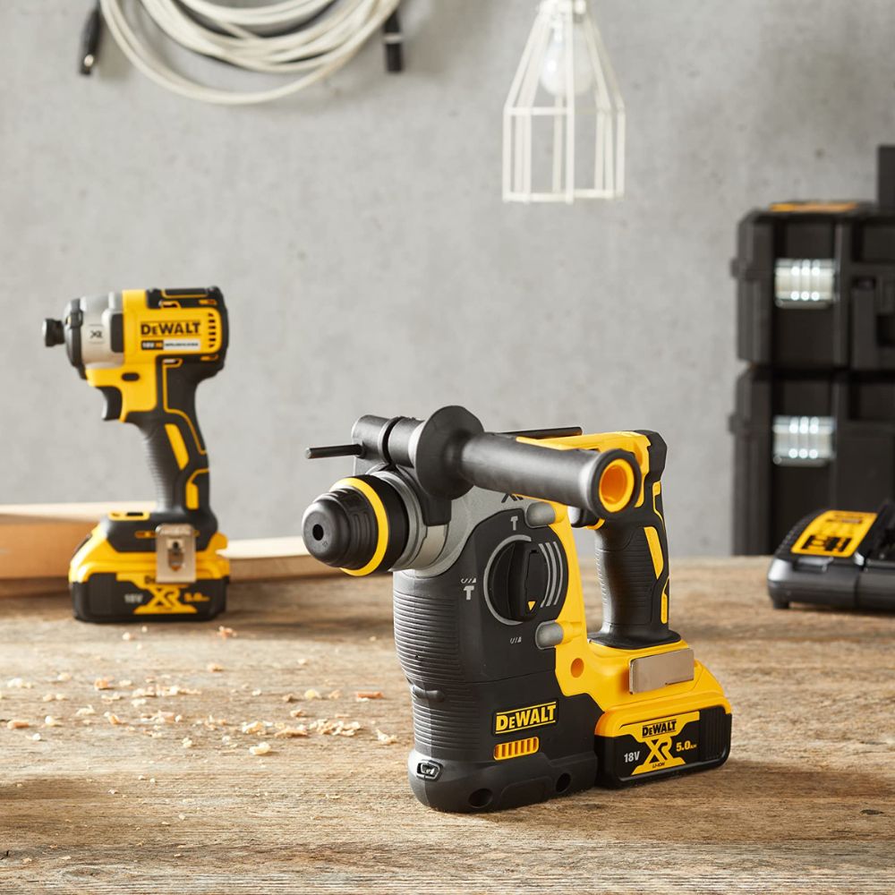 DEWALT 18V Akku-Kombopack (DCK422P3T) mit 4 starken Geräten für Baustelle & Werkstatt