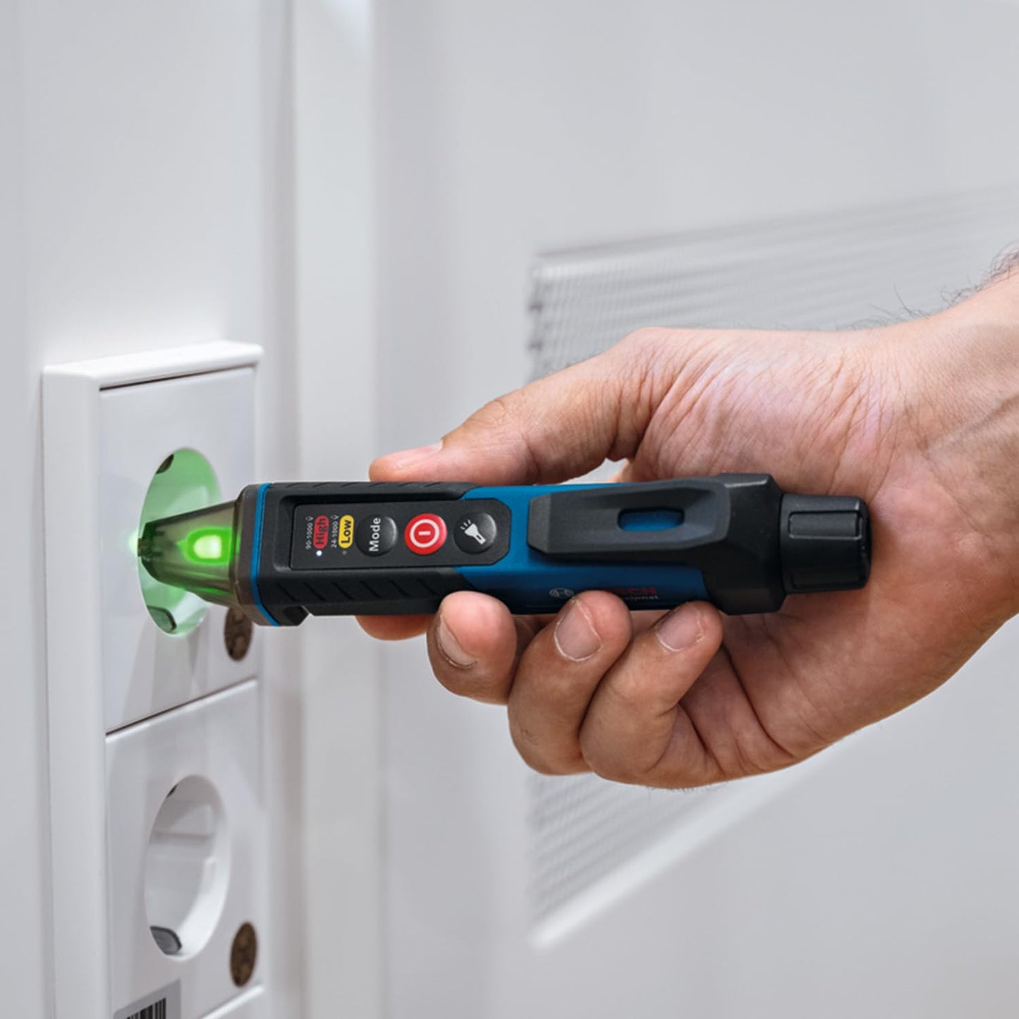 Bosch electrical measuring device (GVD 1000-17) with integrated flashlight &amp; belt clip