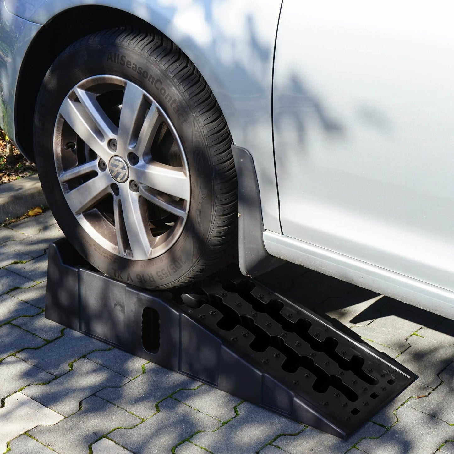 XPOtool Auto-Auffahrrampen bis 5t aus Kunststoff für schwerere Fahrzeuge (2 Stück)