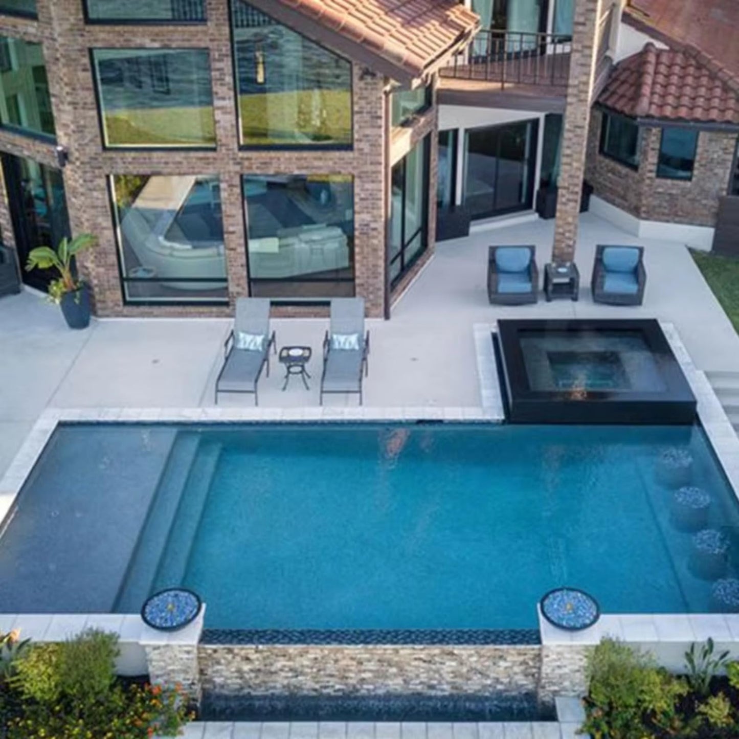 Modern luxury house with swimming pool, whirlpool, artificial turf &amp; covered terrace