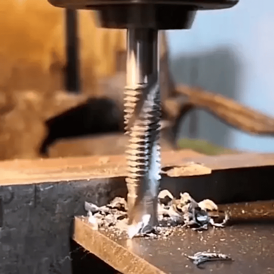 6-teilig Titanbeschichtete HSS-Gewindebohrer mit Tap-Bits | M3-M10, Metrische Gewinde - Preview GIF